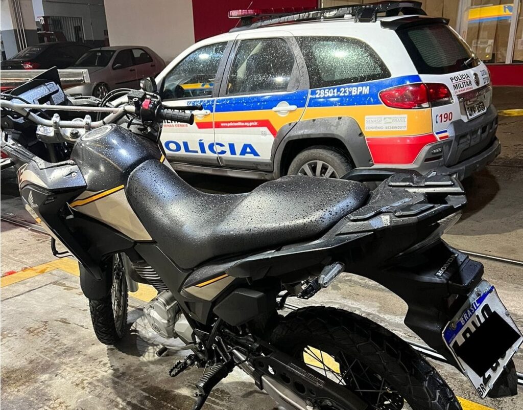 PM Apreende No Centro Moto Placa Adulterada