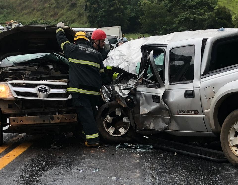 Empresário de Itaúna morre em colisão frontal na MG-050 entre Piumhi e Pimenta; chovia no momento