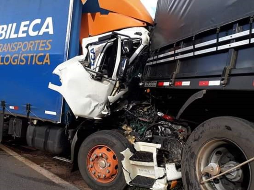 Itaunense relata dinâmica de engavetamento entre 11 veículos na Fernão Dias; um motorista morreu