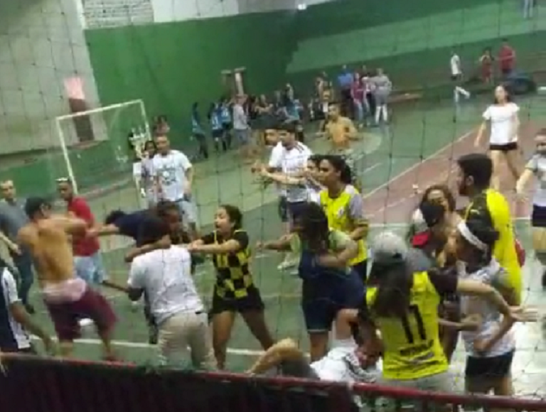 Jogo de futsal termina em violência no Poliesportivo JK; vídeo viraliza e equipes se manifestam