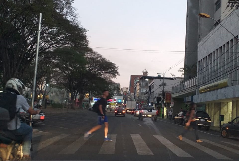 Faixas de travessia na Praça Dr. Augusto terão semáforo para pedestres; Rotativo começa a ser cobrado
