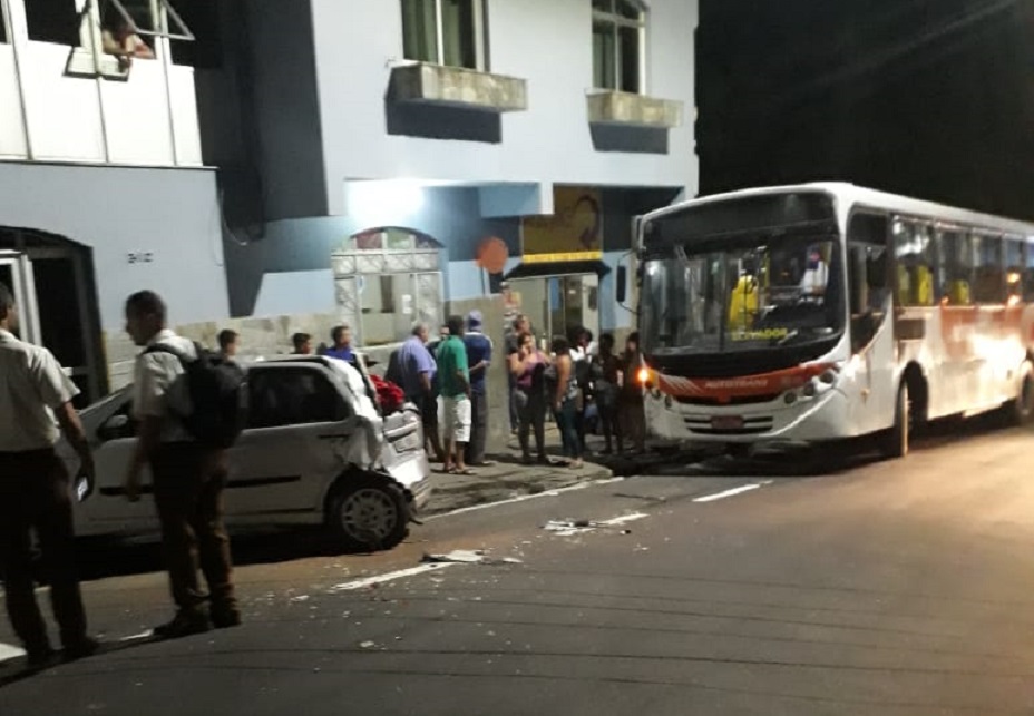 Acidentes com ônibus em Itaúna acendem alerta sobre dupla função e manutenção; Autotrans se justifica