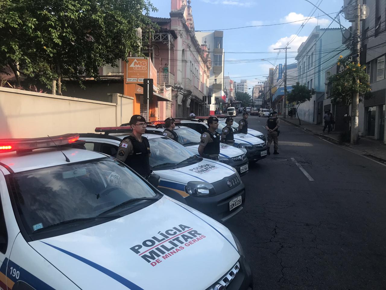 Polícia Militar reforça blitzen nas ruas de Itaúna durante a Operação 240 Horas