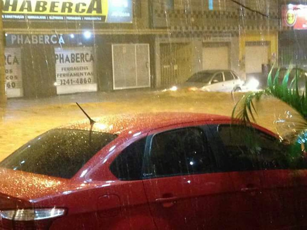 Alerta de temporal mobiliza Defesa Civil e Desenvolvimento Social em Itaúna; sete famílias já deixaram as residências