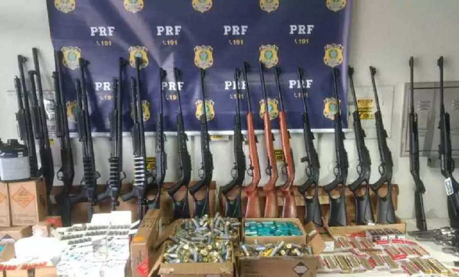Polícia Rodoviária Federal realiza em Itatiaiuçu a maior apreensão de armas em solo mineiro; saiba mais!
