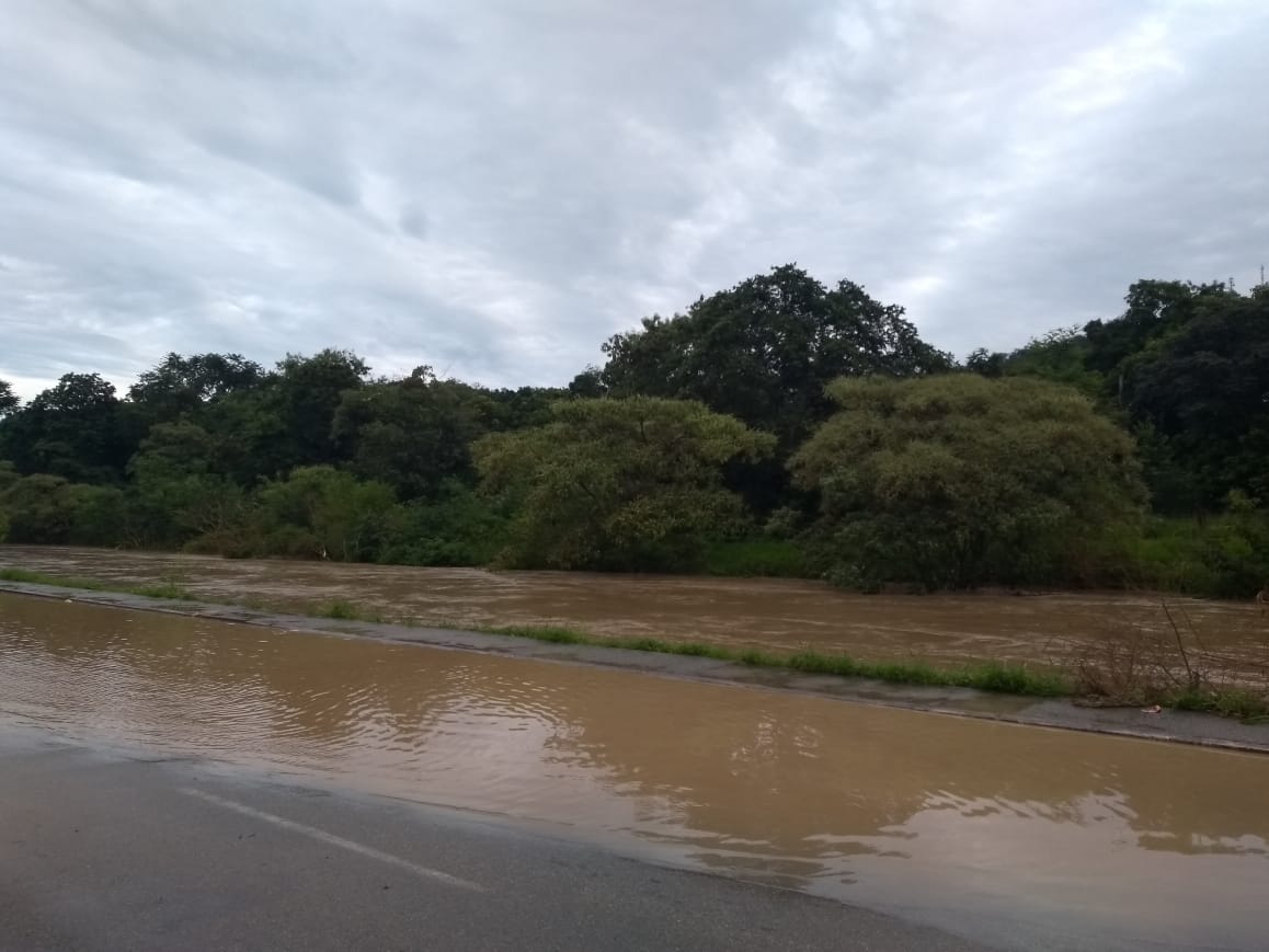 Chuva deixa estragos em Itaúna na madrugada desta segunda (17); confira as imagens!