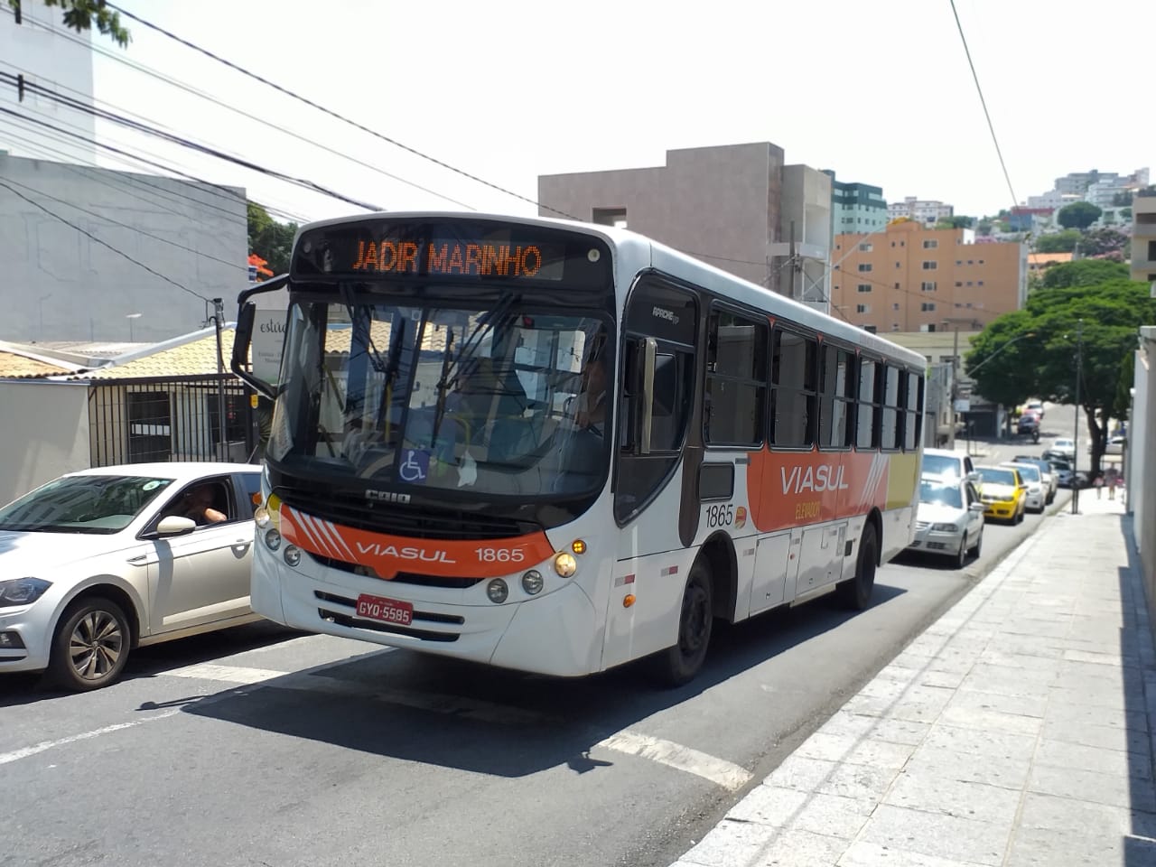Procon recomenda ViaSul a retirar placas de troco máximo de R$ 20 dos ônibus de Itaúna