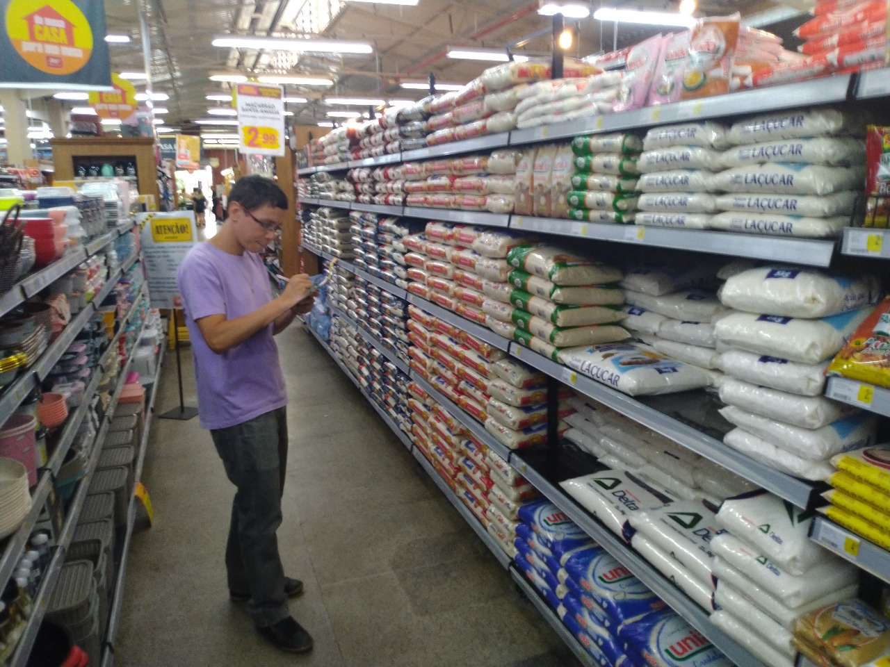 Supermercados são autuados pelo Procon por supostos preços abusivos; multa pode chegar a R$ 160 mil