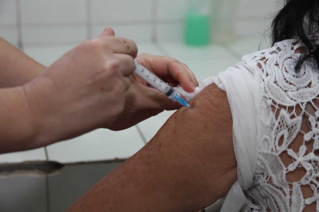 Vacinação contra o H1N1 terá 2.380 doses em Itaúna nesta sexta (27); Prefeitura pede calma à população