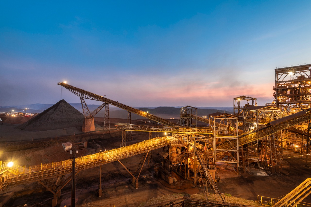 Demissões são descartadas pela ArcelorMittal em Itatiaiuçu; mineração afasta 63 colaboradores