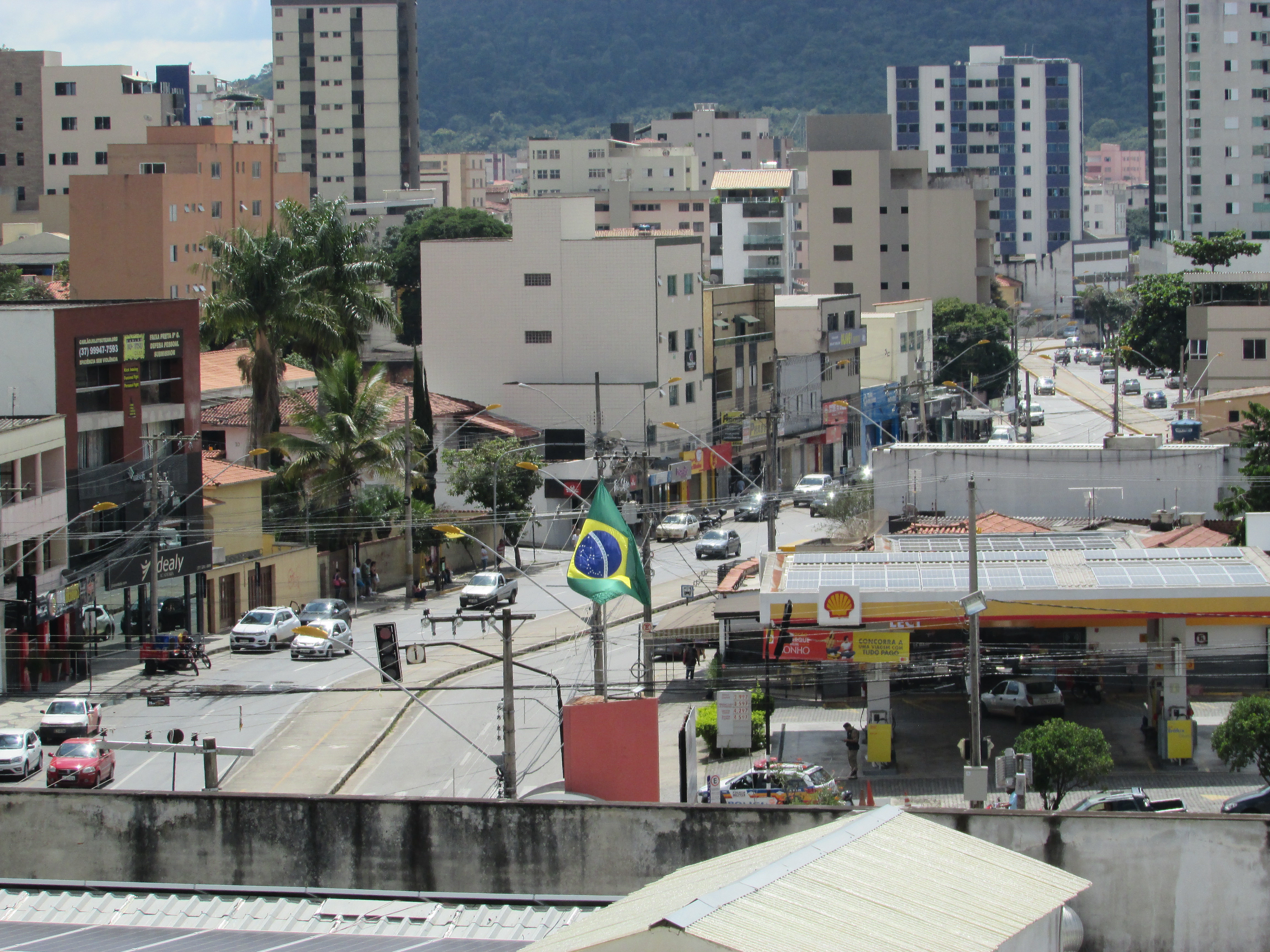 Bares da Jove Soares são notificados pela PM na noite de sábado (4); supermercado do Centro é multado