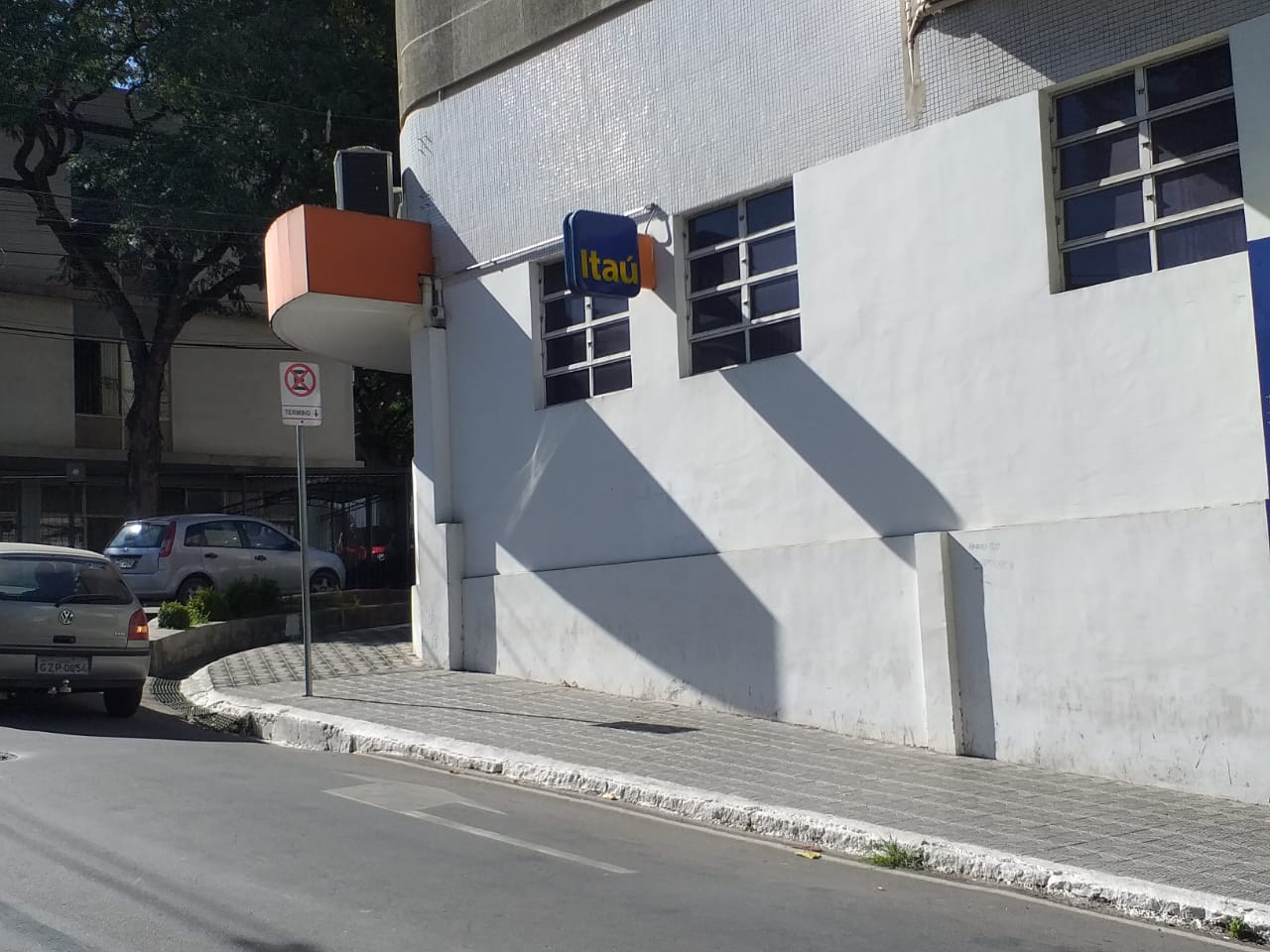 Agência do Itaú em Itaúna voltou a funcionar na quarta (22), depois de ficar fechada por três dias úteis
