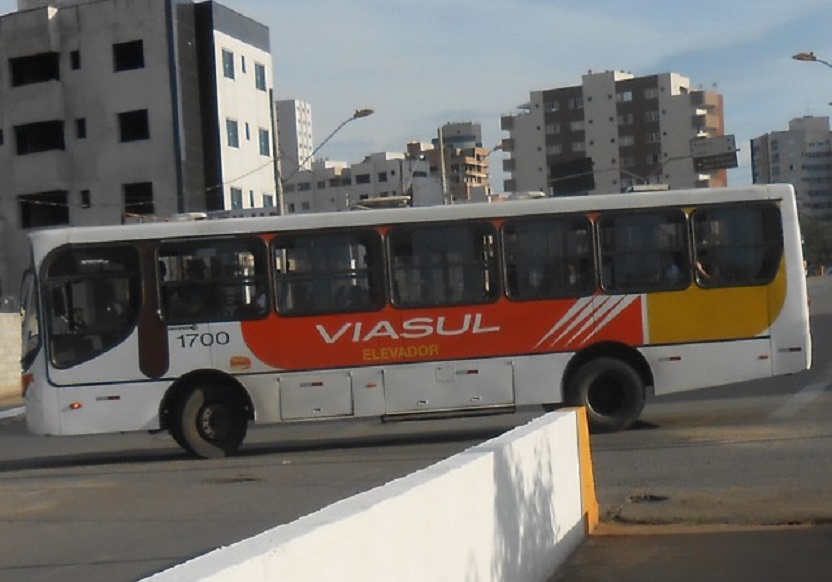 Motorista da ViaSul é flagrado dirigindo ônibus alcoolizado, no Leonane; veja o que aconteceu