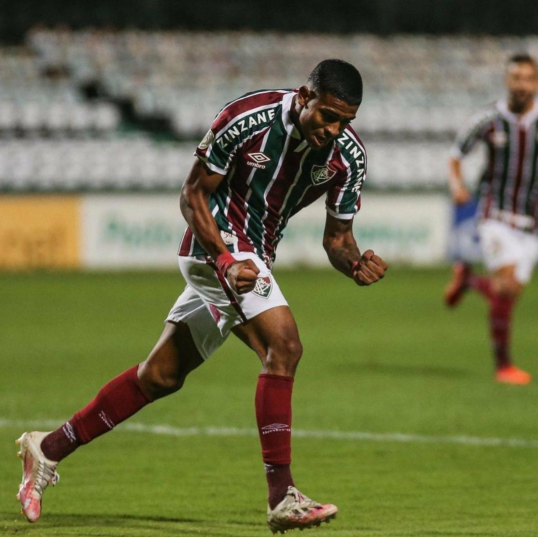 John Kennedy, revelação de Itaúna no Fluminense, marca primeiro gol na Série A contra o Coritiba