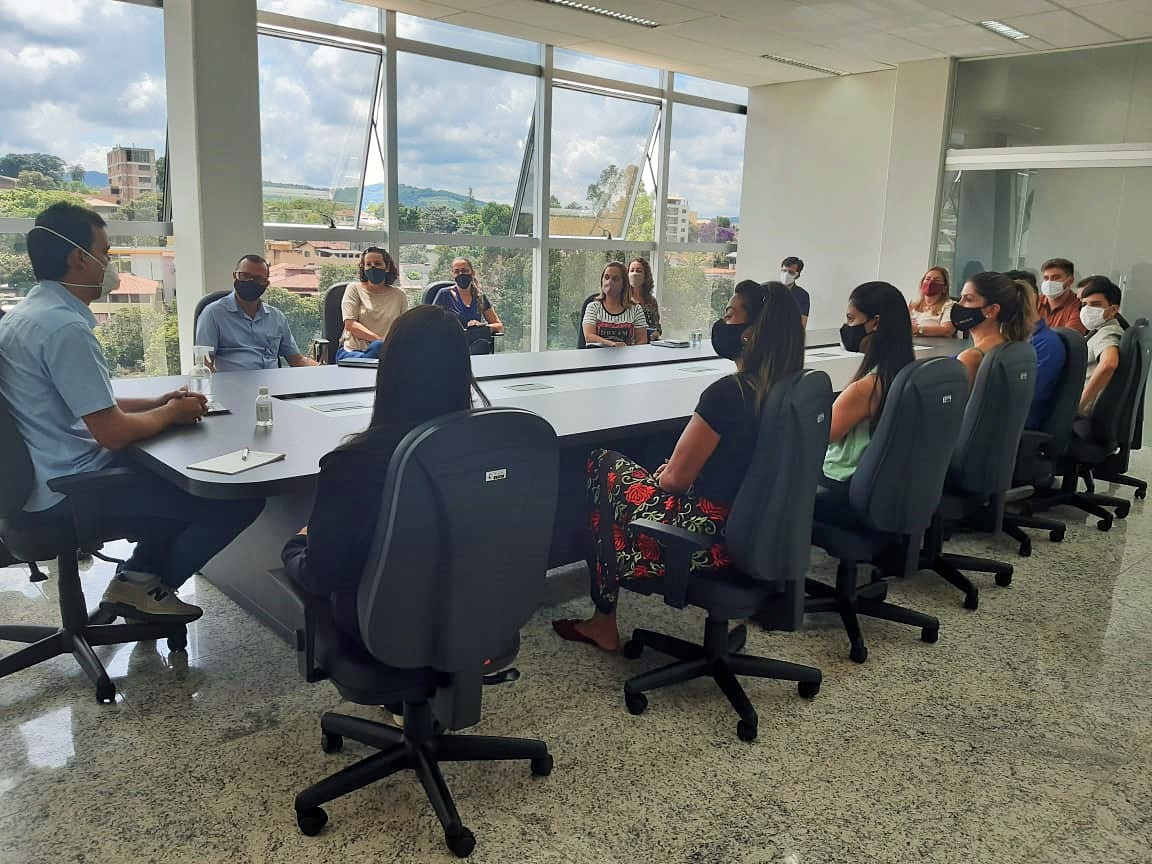 Professores avaliam volta às aulas presenciais em Itaúna; movimento fará carreata no sábado (27)