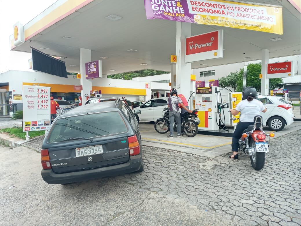 Greve dos tanqueiros: sexta-feira tem filas e aumento de preços nos postos de combustíveis de Itaúna