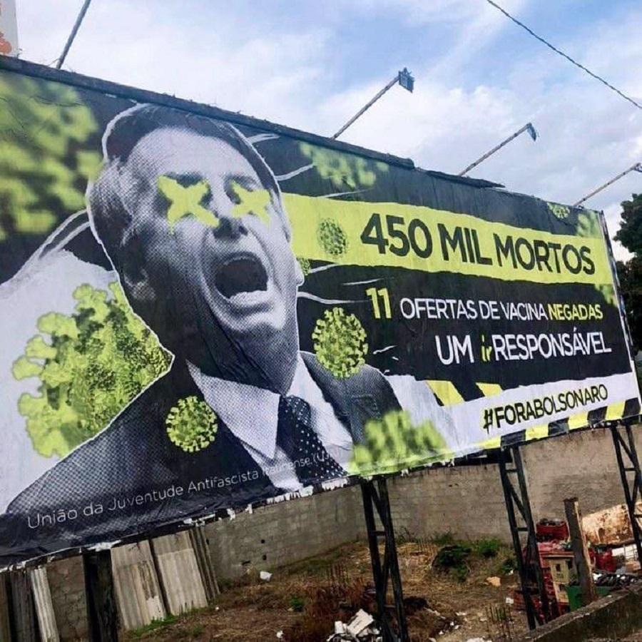 #COVID-19: Outdoor instalado na Jove Soares atribui à Bolsonaro responsabilidade por 450 mil mortes