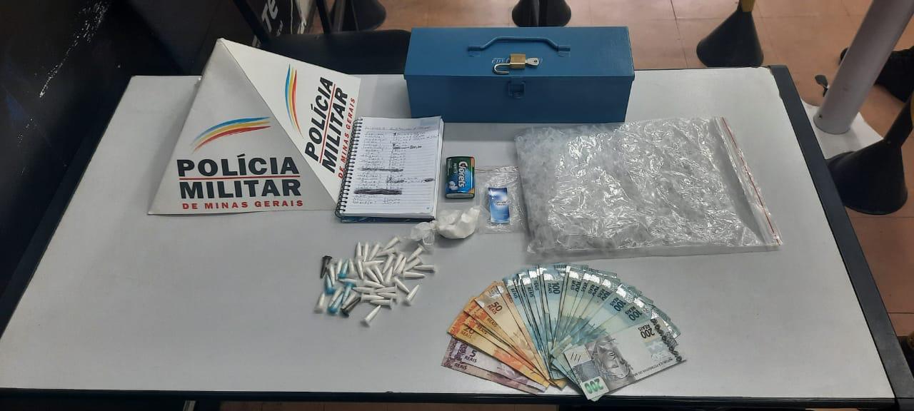 Traficante preso com drogas e R$ 2,4 mil no Vila Nazaré