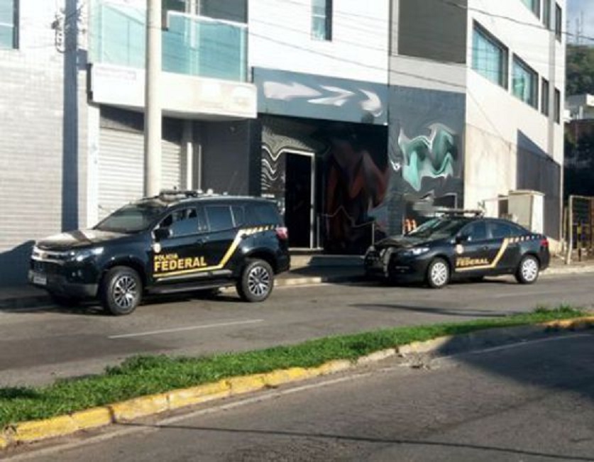 Polícia Federal investiga despachante em Itaúna por falsificação de documentos para porte de arma