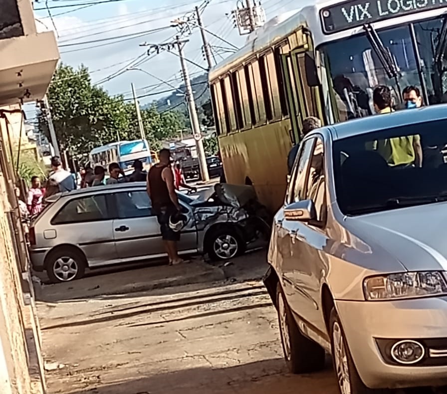 SAMU socorre dois após batida envolvendo ônibus e carros na Dorinato Lima, no Lourdes; veja vídeo!
