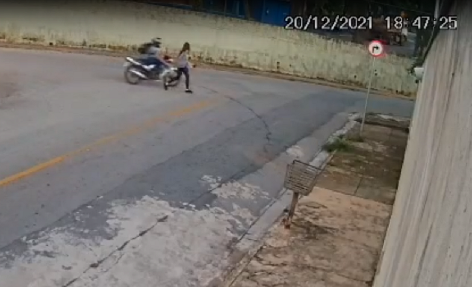 Mulher é abusada por motociclista no bairro Nogueirinha e PM busca suspeito