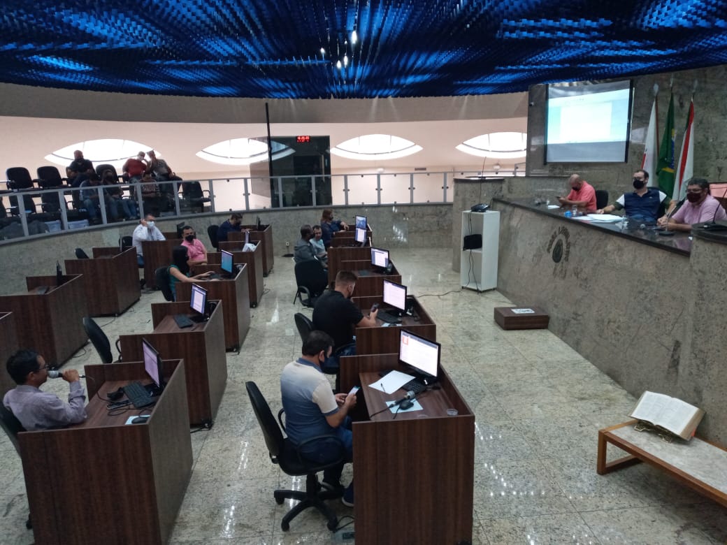 Vereadores convocados para votar reajuste acima de 10% para agentes políticos e servidores em Itaúna