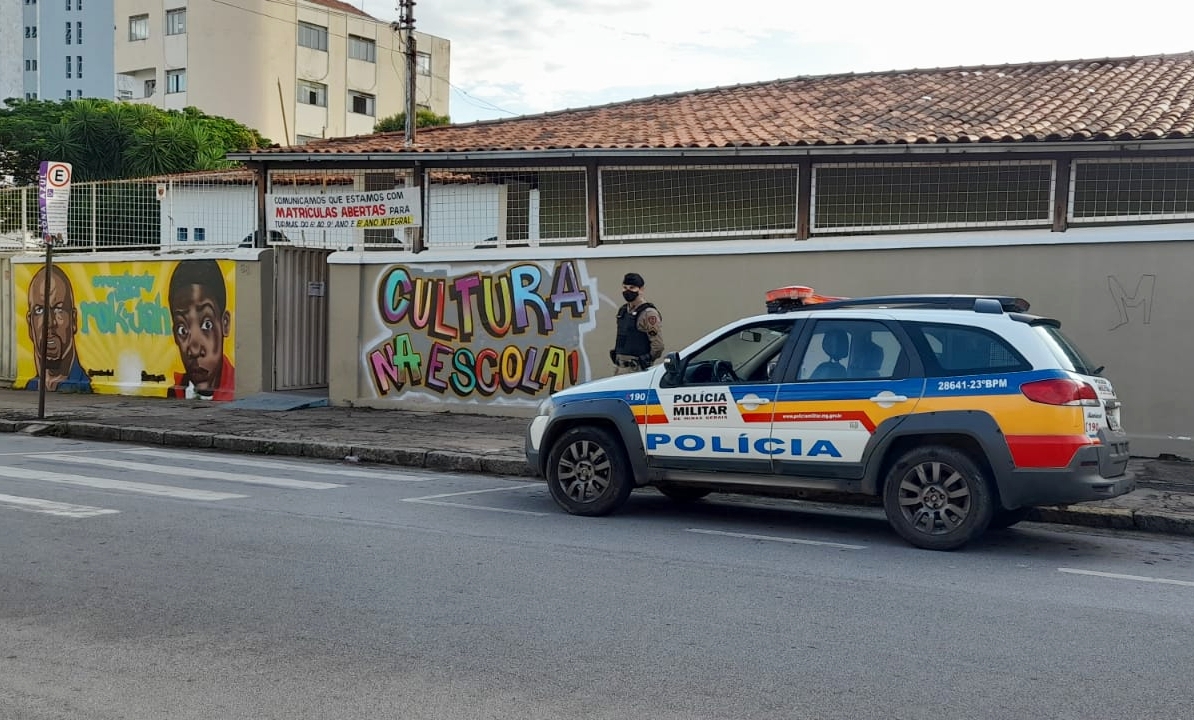 Volta às aulas em Itaúna e Itatiaiuçu foi acompanhada por operação da Polícia Militar nas escolas