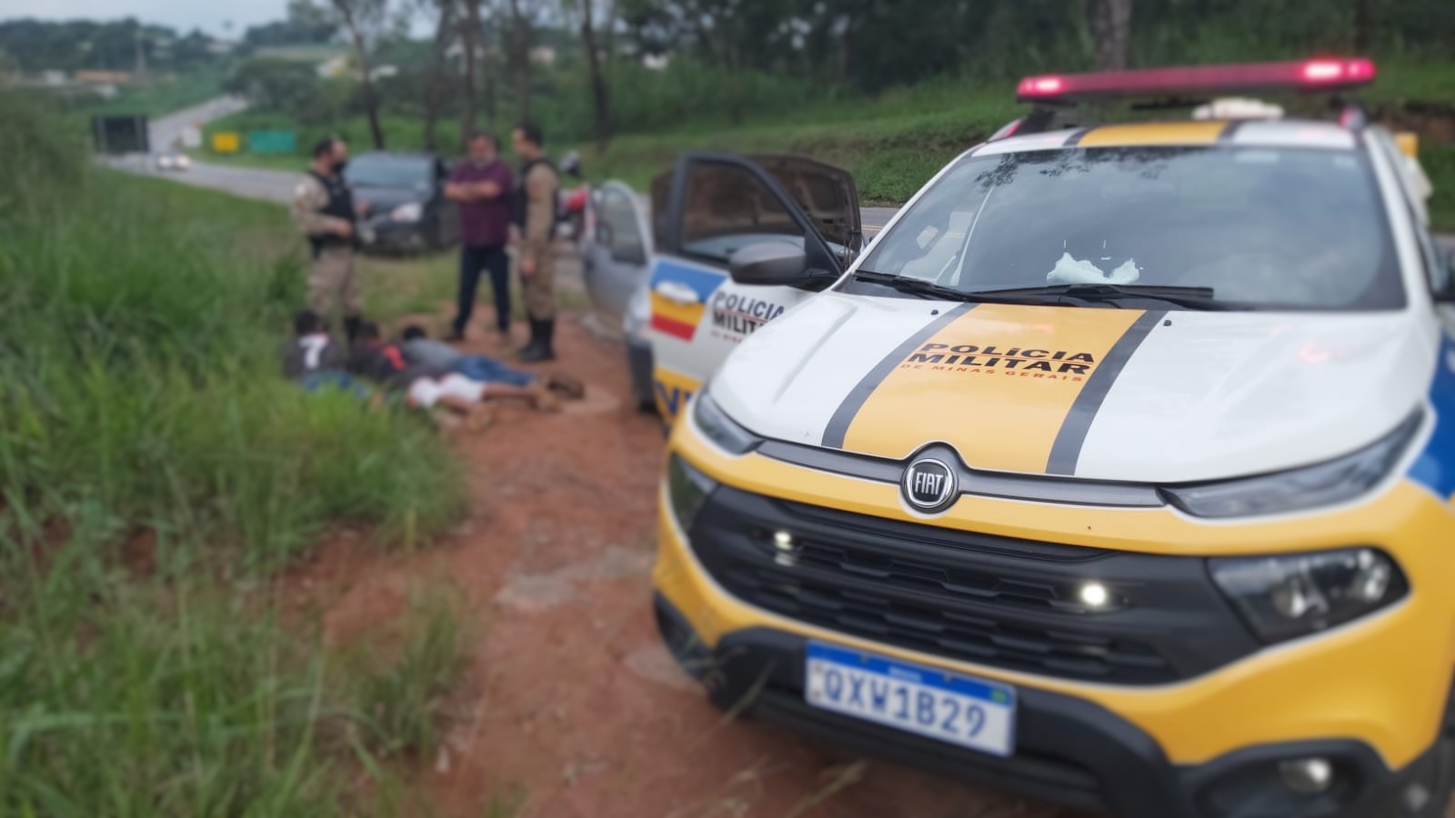Trio é preso pela PMRv na MG-050 após tentar roubar motocicleta em São José dos Salgados