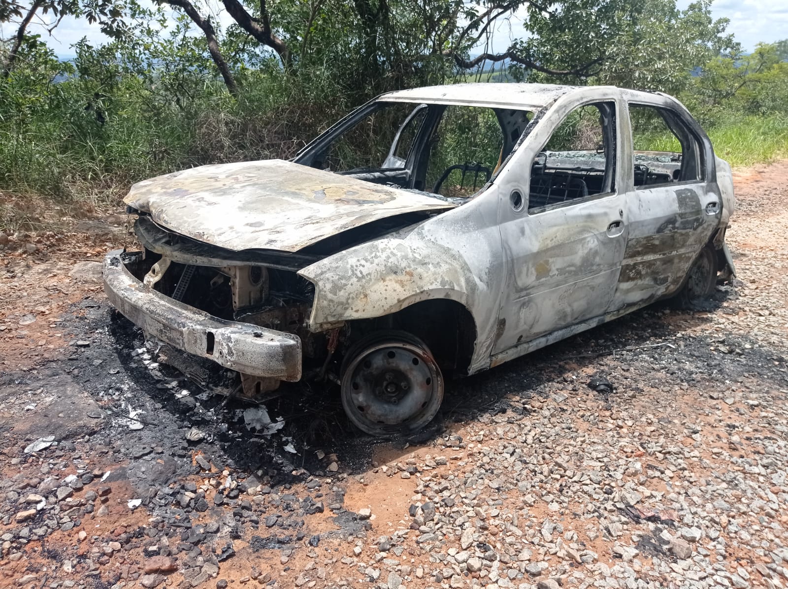 Vaquinha busca substituir carro de profissional que pegou fogo no Morro do Bonfim; saiba como ajudar!