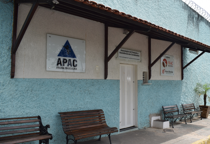 Polícia Civil investiga atentado contra sede da APAC Masculina em Itaúna; visitante foi baleado