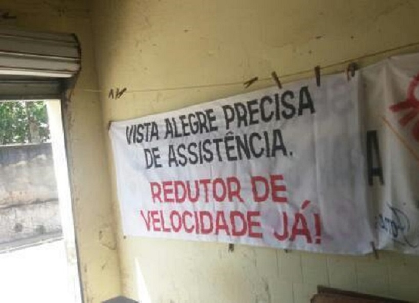 Moradores de Vista Alegre protestam para instalação de redutores de velocidade na MG-050