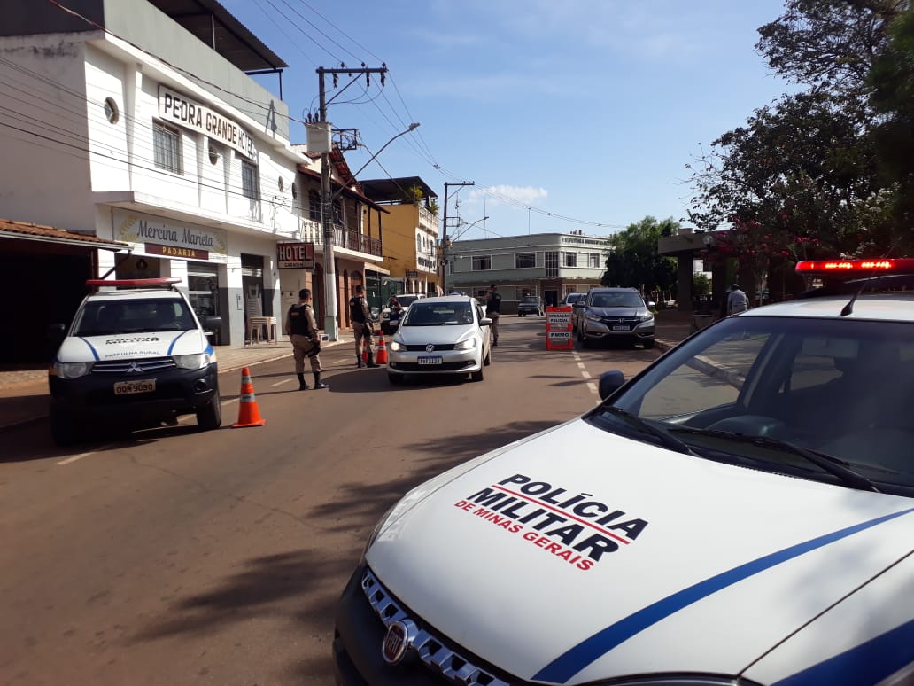 Motociclista é preso por direção perigosa em Itatiaiuçu