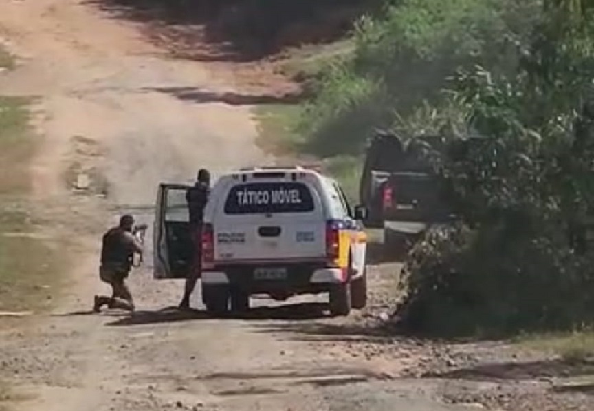 Tático Móvel da PM intercepta bandidos em Divinópolis e recupera picape furtada no bairro Itaunense