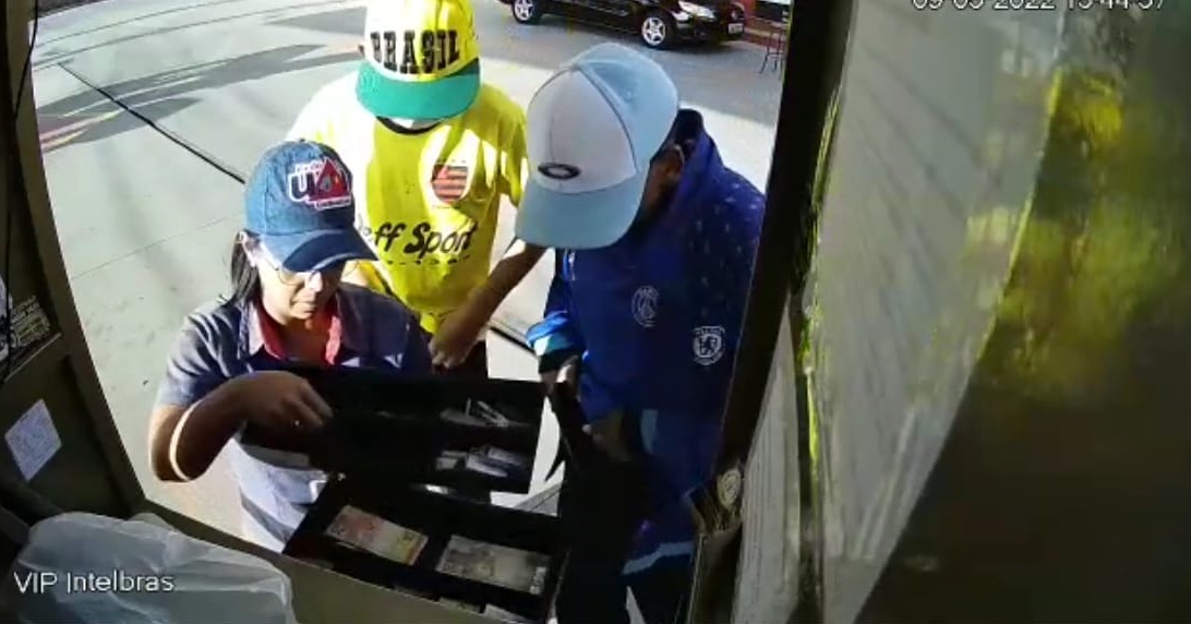 Adolescentes são apreendidos após assalto a posto de combustíveis em Itaúna; terceiro suspeito está foragido