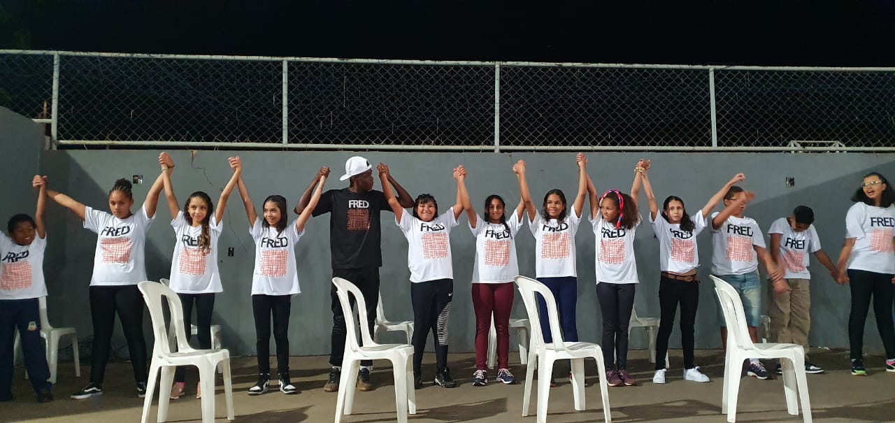 Crianças e adolescentes de Itatiaiuçu concluem oficina de Street Dance patrocinada pela Mineração Usiminas