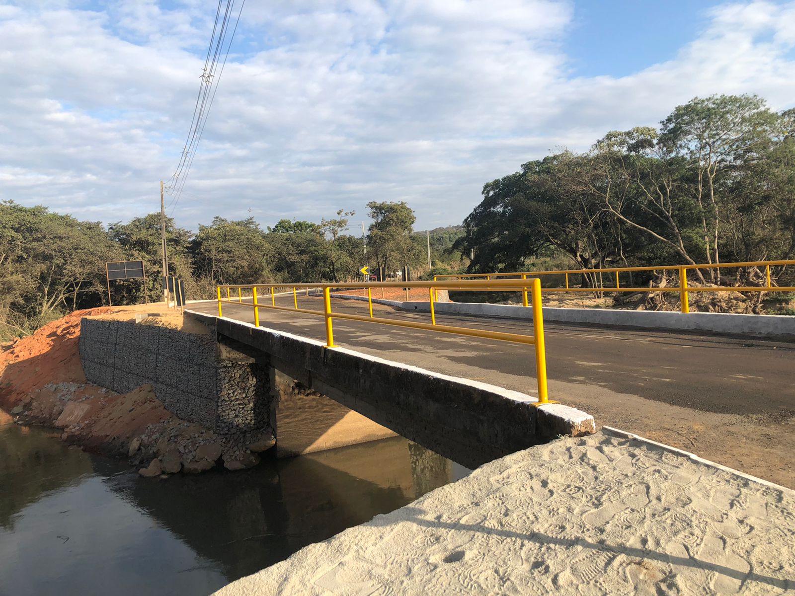 Destruída após chuvas em janeiro, ponte que liga Brejo Alegre à Pedras é entregue pela Prefeitura de Itaúna
