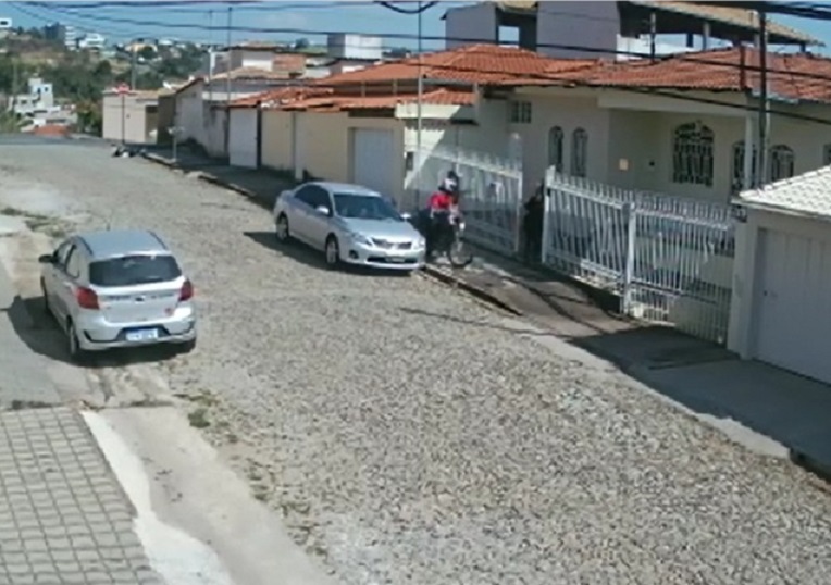 Carro roubado a mão armada no Morro do Sol é recuperado em ação rápida da PM
