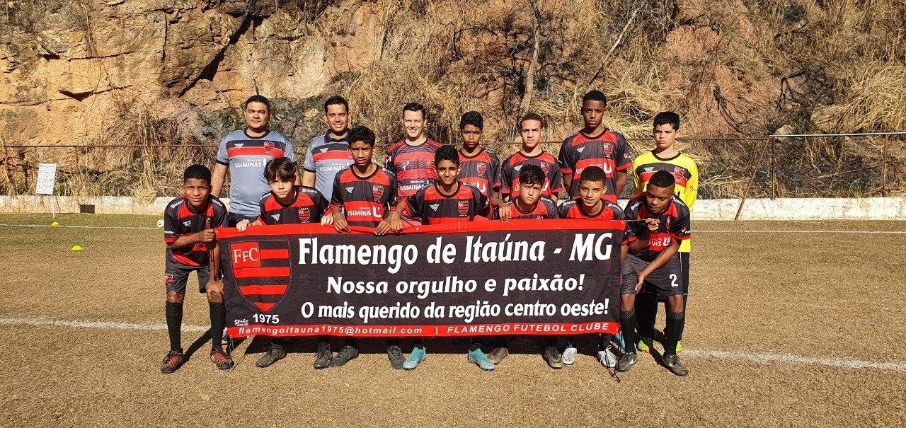Flamengo de Itaúna recebe novo uniforme para o Mineiro Sub-14; projeto patrocinado pela Usiminas