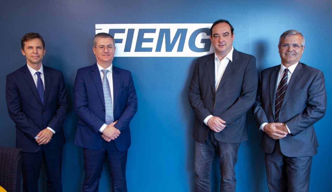 Encontro reúne presidentes da IVECO e da FIEMG: discussão sobre o crescimento da indústria automotiva
