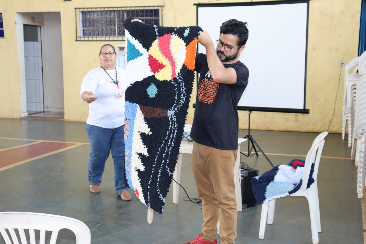 Curso de tapeçaria volta a ser realizado em Itatiaiuçu