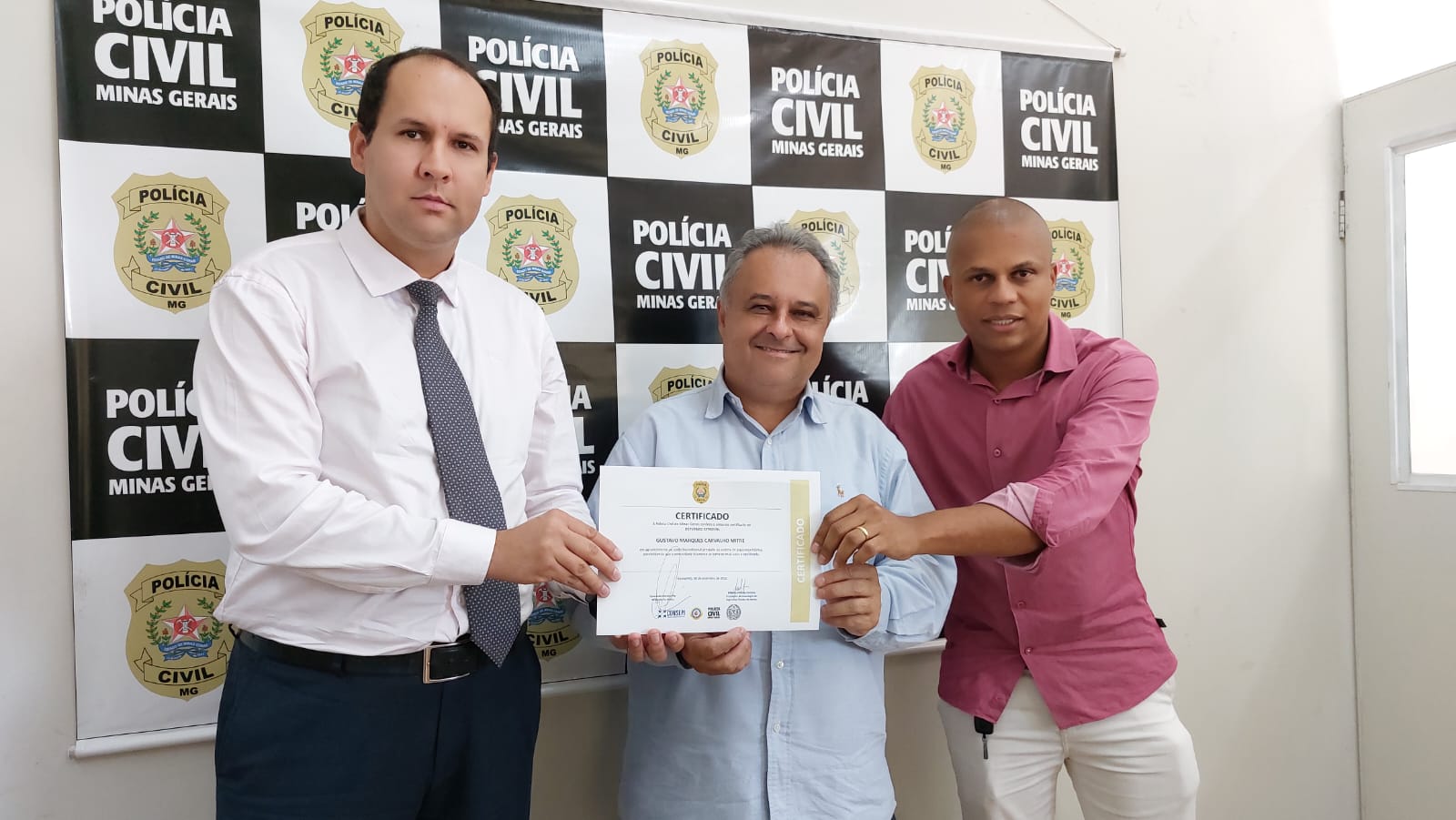Mitre recebe homenagem da PCMG e associação: relevantes serviços à segurança pública de Itaúna