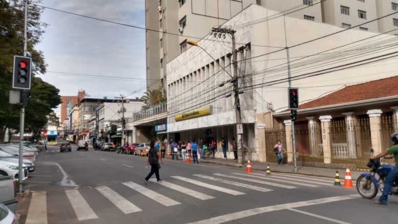 Prefeitura lança campanha para educar população de Itaúna sobre a importância da faixa de pedestre