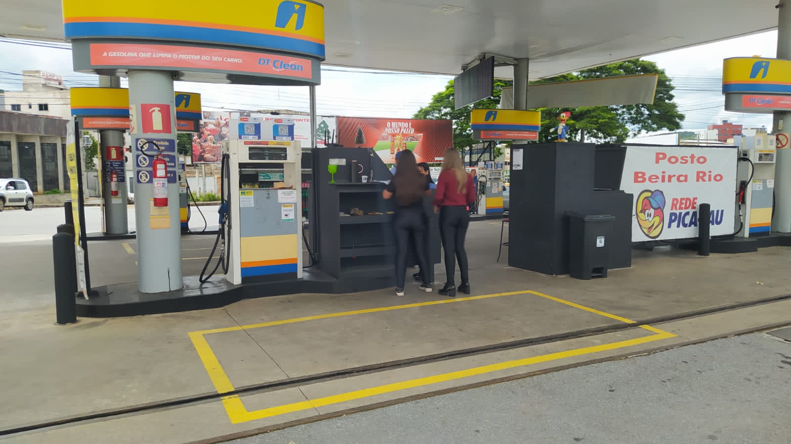 Gasolina aumenta até R$ 1 em Itaúna, mesmo com isenção, e Procon notifica postos; 10 dias para defesa