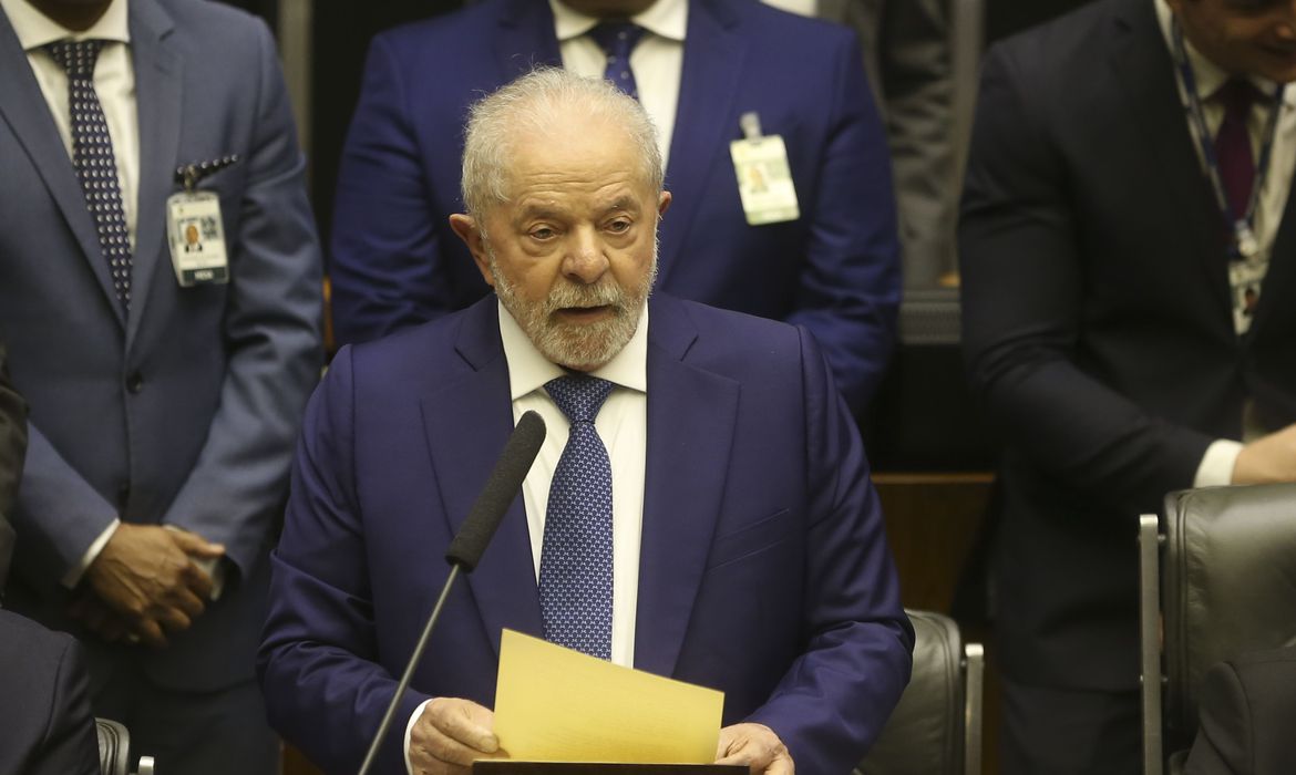 No primeiro dia de mandato, Lula assina 52 decretos, 4 MPs e revoga atos do ex-presidente Jair Bolsonaro