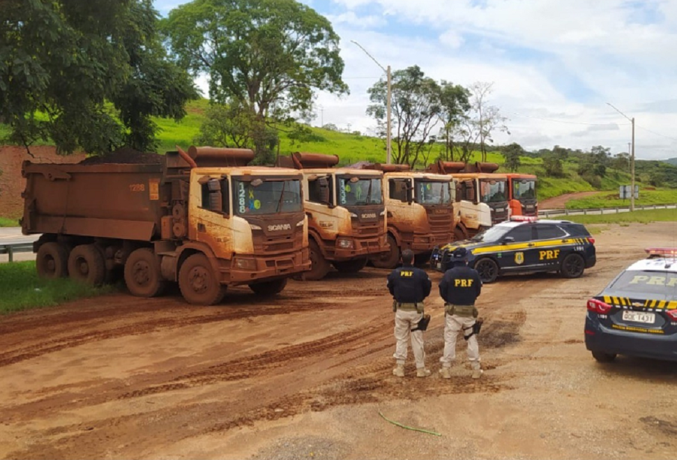 PRF apreende 24 veículos de carga e lavra 170 autuações durante operação na Fernão Dias