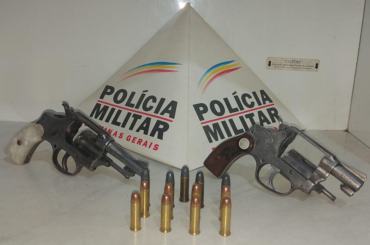 Revólveres são apreendidos durante ocorrência de violência doméstica na zona rural de Itatiaiuçu