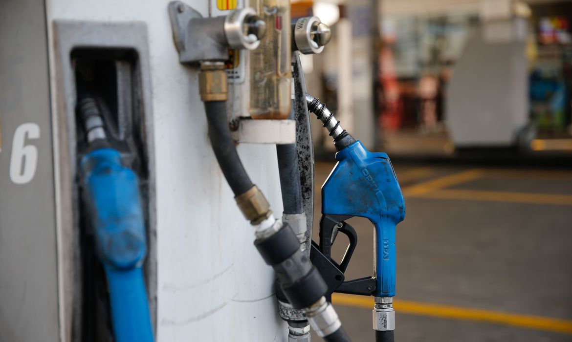 Procon Itaúna orienta consumidor a denunciar abusos na reoneração de impostos sobre a gasolina e o etanol