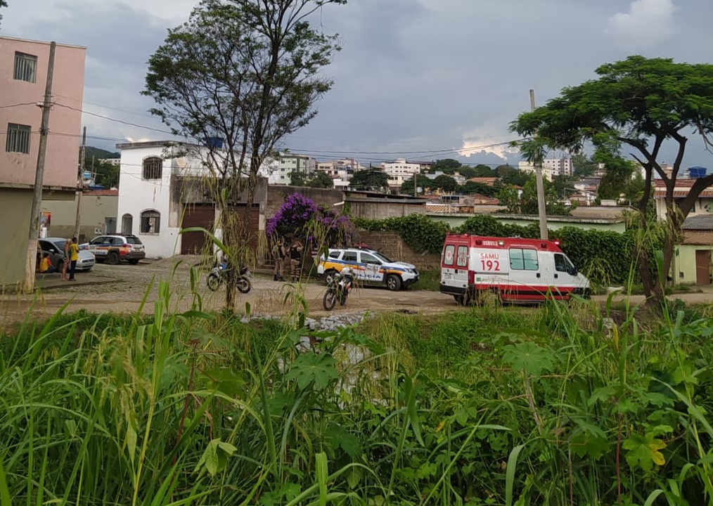 Homem é encontrado morto em lote no Vila Vilaça