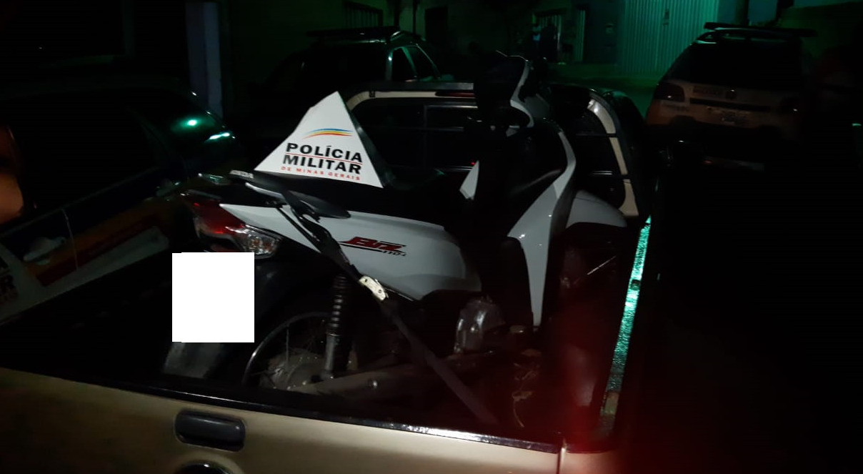 Motocicleta roubada de mulher é recuperada no Cidade Nova e PM localiza drogas com suspeitos
