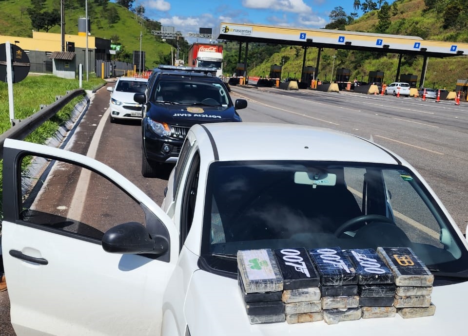 Veículo é interceptado na MG-050 em Itaúna e Polícia Civil apreende mais de 20 kg de pasta base de cocaína